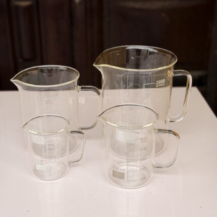Glass beaker with handle